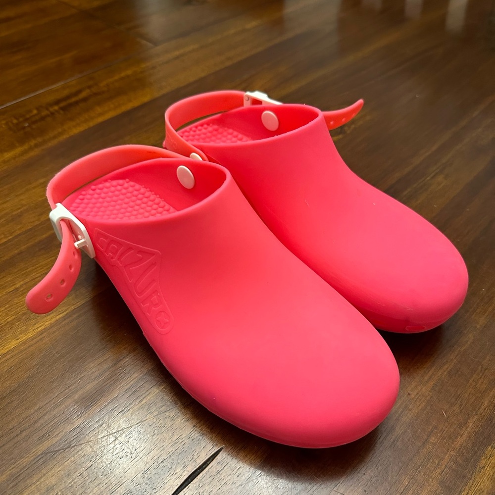 Calzuro Classic Without Holes Heel Strap Hot Pink 35-36 (fits like 6.5) EUC